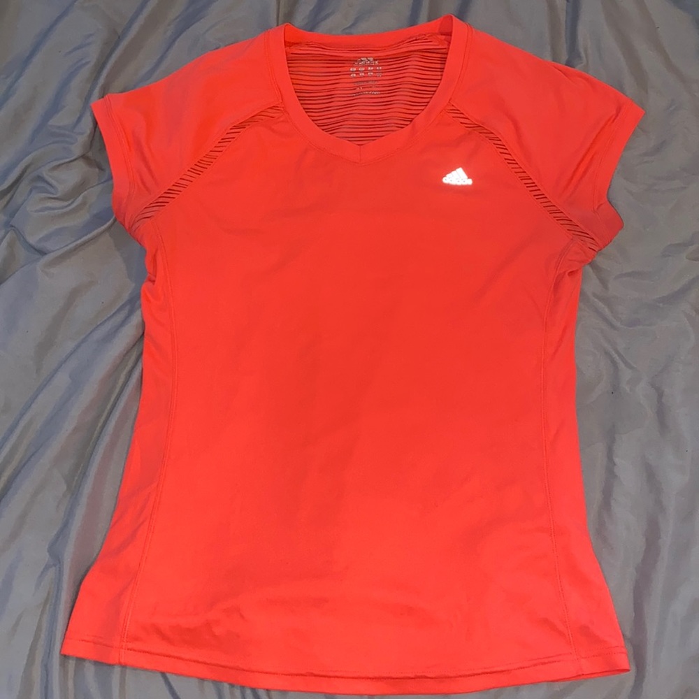 WOMENS ADIDAS T SHIRT SIZE MEDIUM